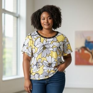 Alfred Dunner Yellow Floral Short-Sleeve Tee with Gray & White Blooms